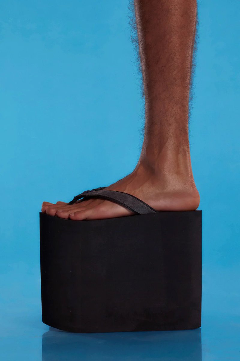 LegendaryLade's tweet image. ERL’s new flip flops featuring three different height levels: low, big, and huge! Thoughts!?💭
Is it the answer to The Row’s $865 expensive flip flop?