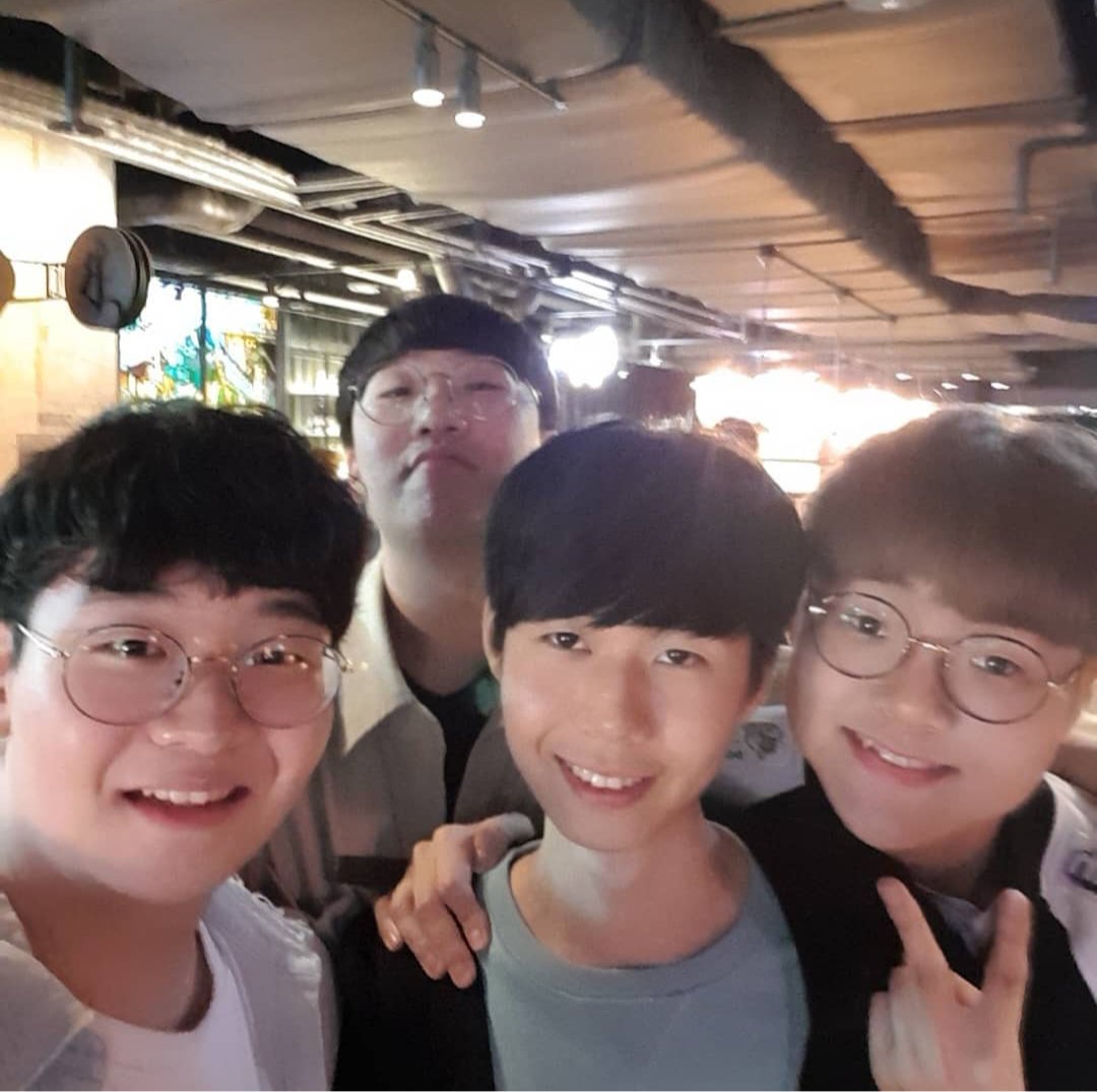 lehends_loml's tweet image. Oomf asked me about Life being close with Lehends and I dug out this pic again 🥺🥺... Crazy how Ruler looks so much like a younger Delight back there 😭😭