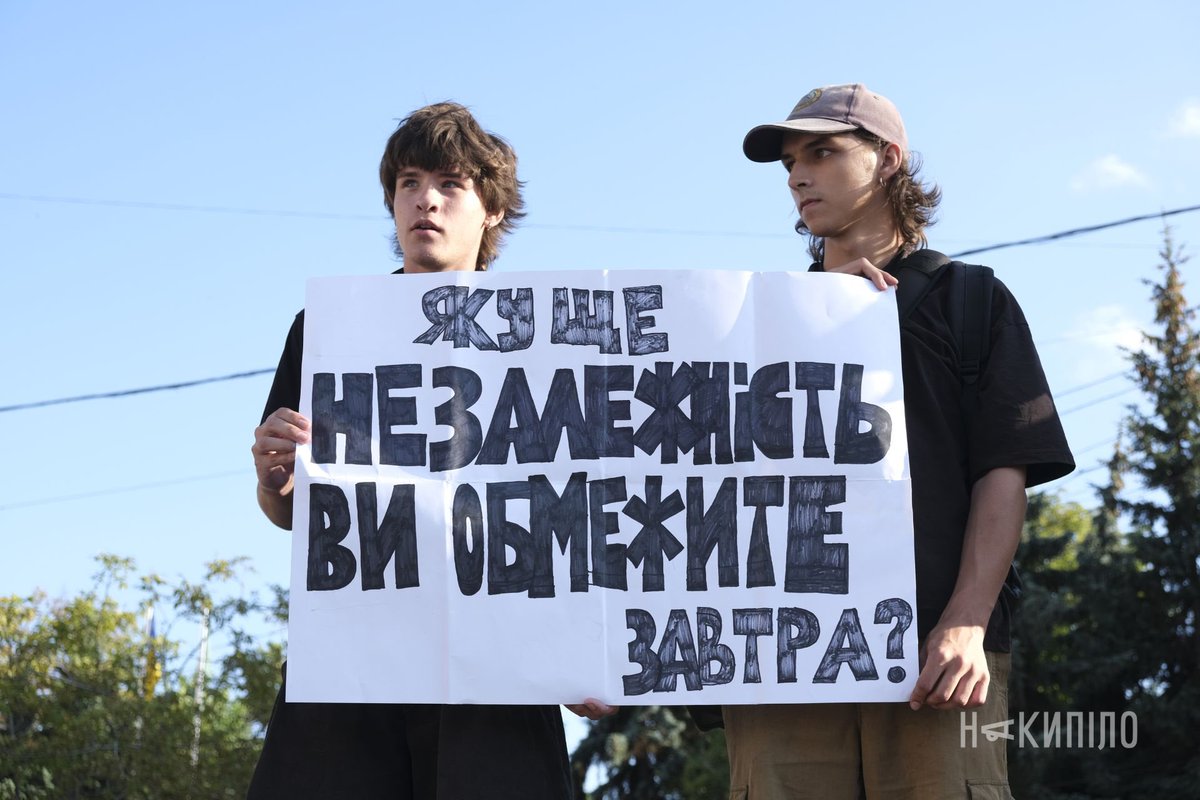 nakypiloua's tweet image. «Нахуя мені система, що працює проти мене?»: у Харкові протестують проти закону №12414