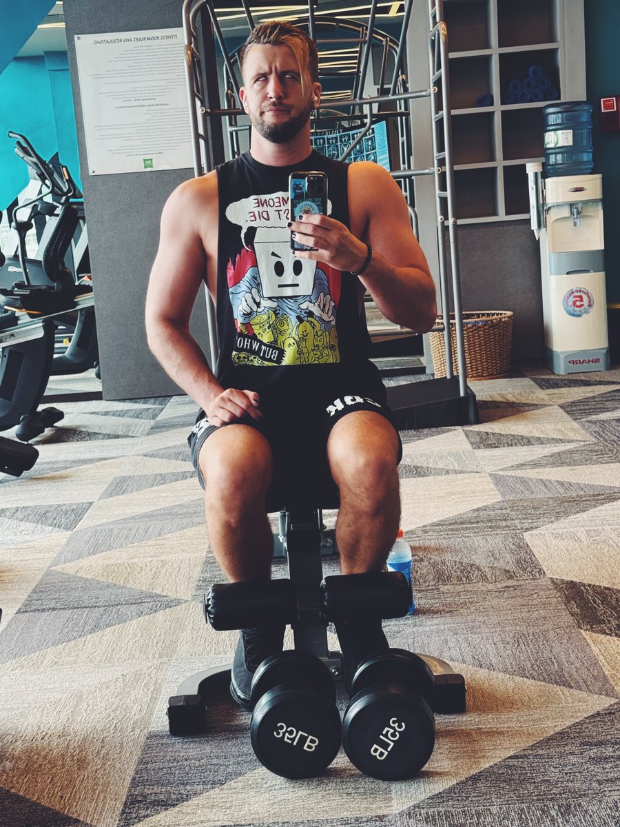 OBEYBrookes's tweet image. 今日はジムで始まり、その後はとことんリラックスした一日でした。王宮を散策したり、ショッピング、マッサージ、そして食べ歩き。
タイは日本より必ずしも暑いわけではありませんが、湿度が高く蒸し暑いのは確かです。…