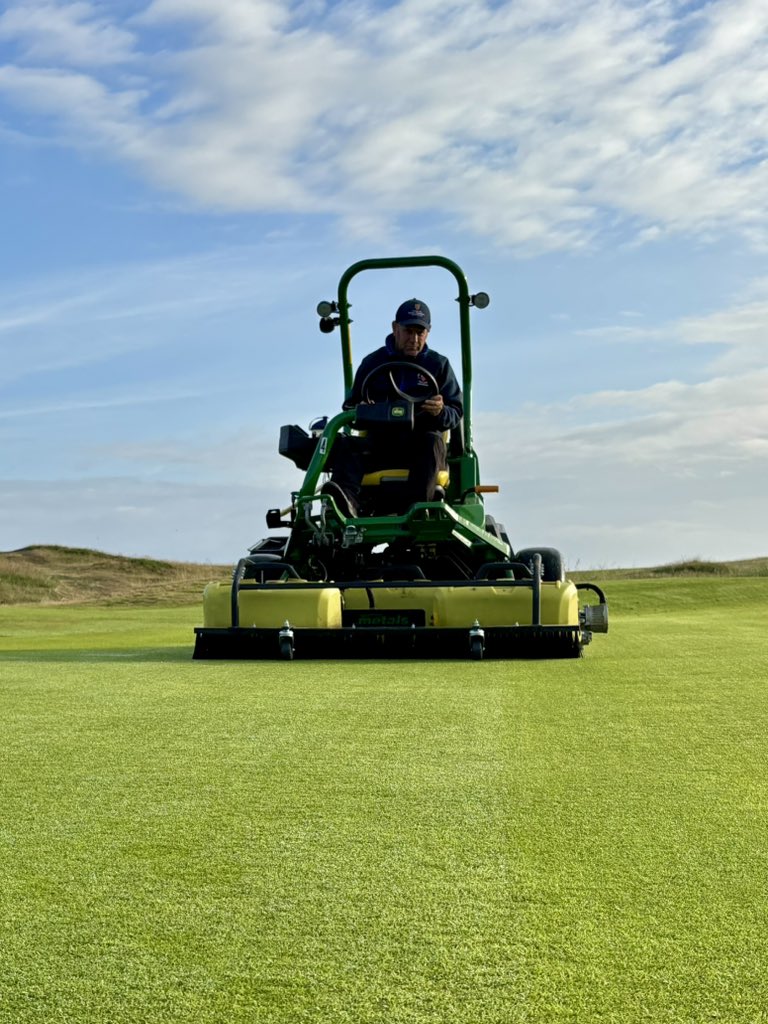 Working on a cleaner cut and increased ball roll as we come through a period of heavy rainfall, high humidity and warm temperatures⛳️🌤️📈