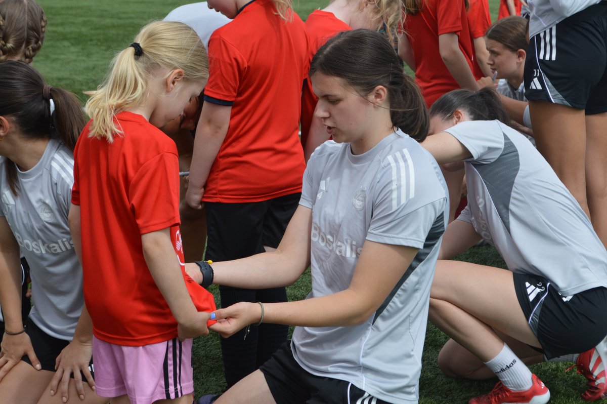 AFCCT's tweet image. 📸 Some snaps from the Aberdeen FC Women's visit!👏