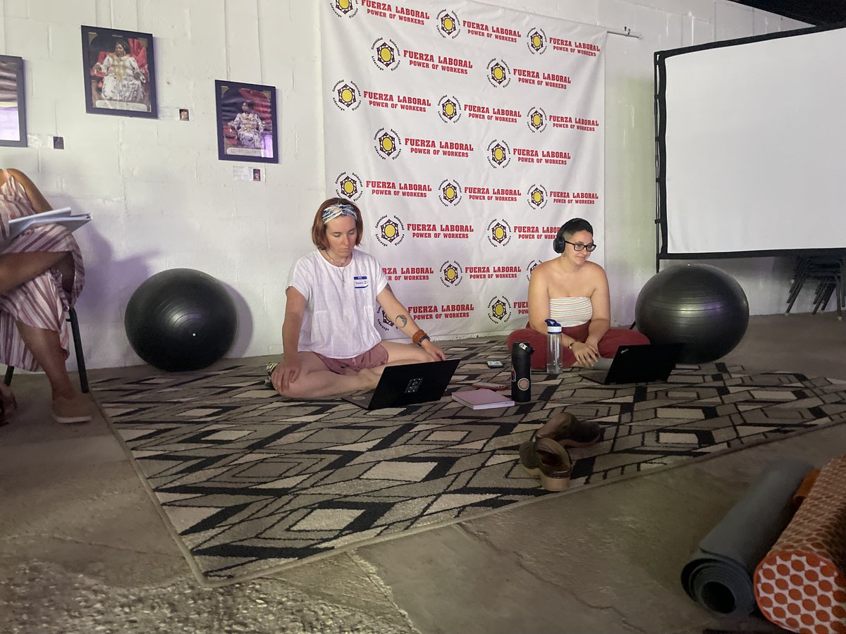 Fuerza_Laboral's tweet image. "All in Doula training" at Fuerza's Building!
During their inaugural session July 18-20th, 25 new doulas graduated and got certified!!
Organized by Rosa Sierra and Susie Finnerty who were inspired to honestly and accessibly train others for the realities of providing support