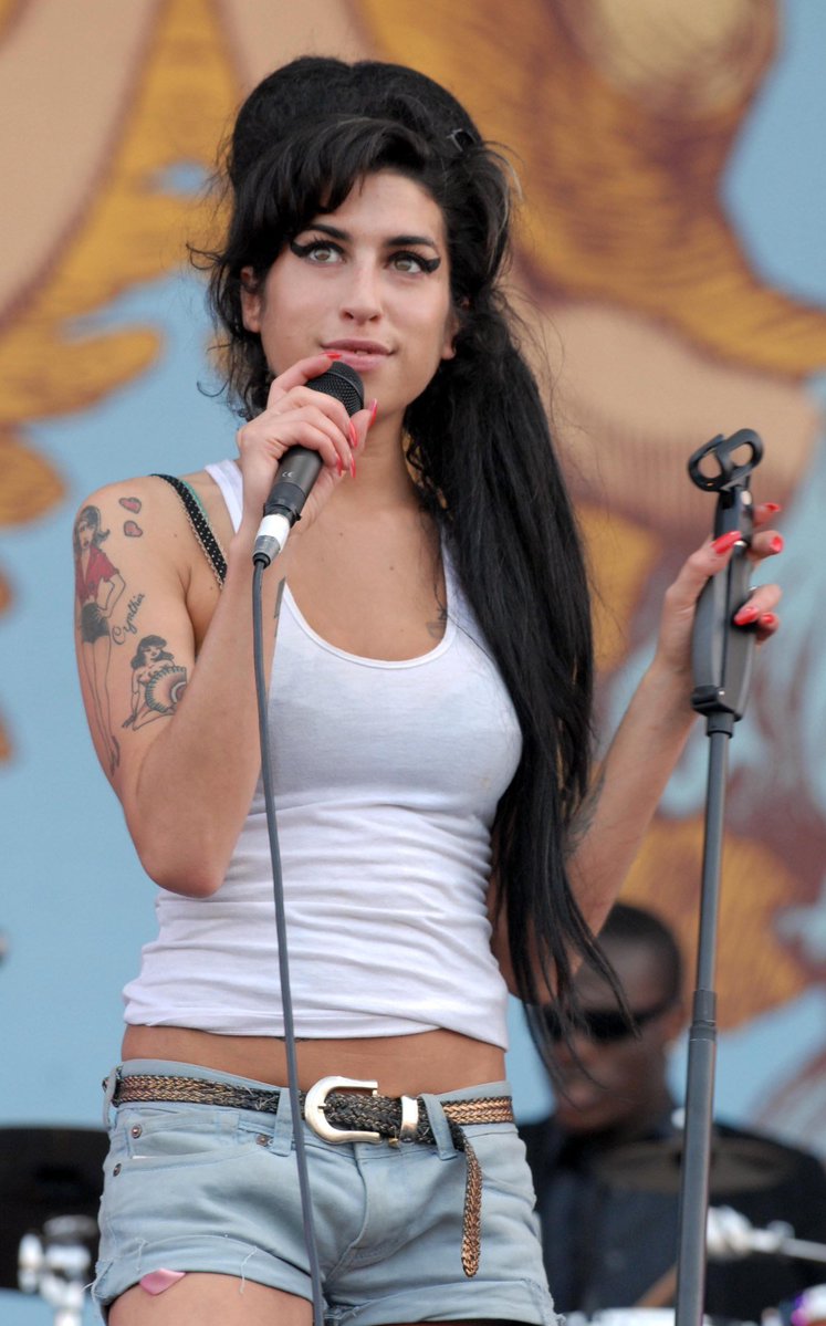 joshitza's tweet image. «La música es lo único que te da mucho y no te quita nada.»
Han pasado 14 años sin Amy Winehouse, una de las voces más grandes y almas más dulces que el mundo haya visto jamás.
Descansa en paz Reina de Camden #amywinehouse #soul #UnDiaComoHoy
14 September 1983 ~ 23 July 2011