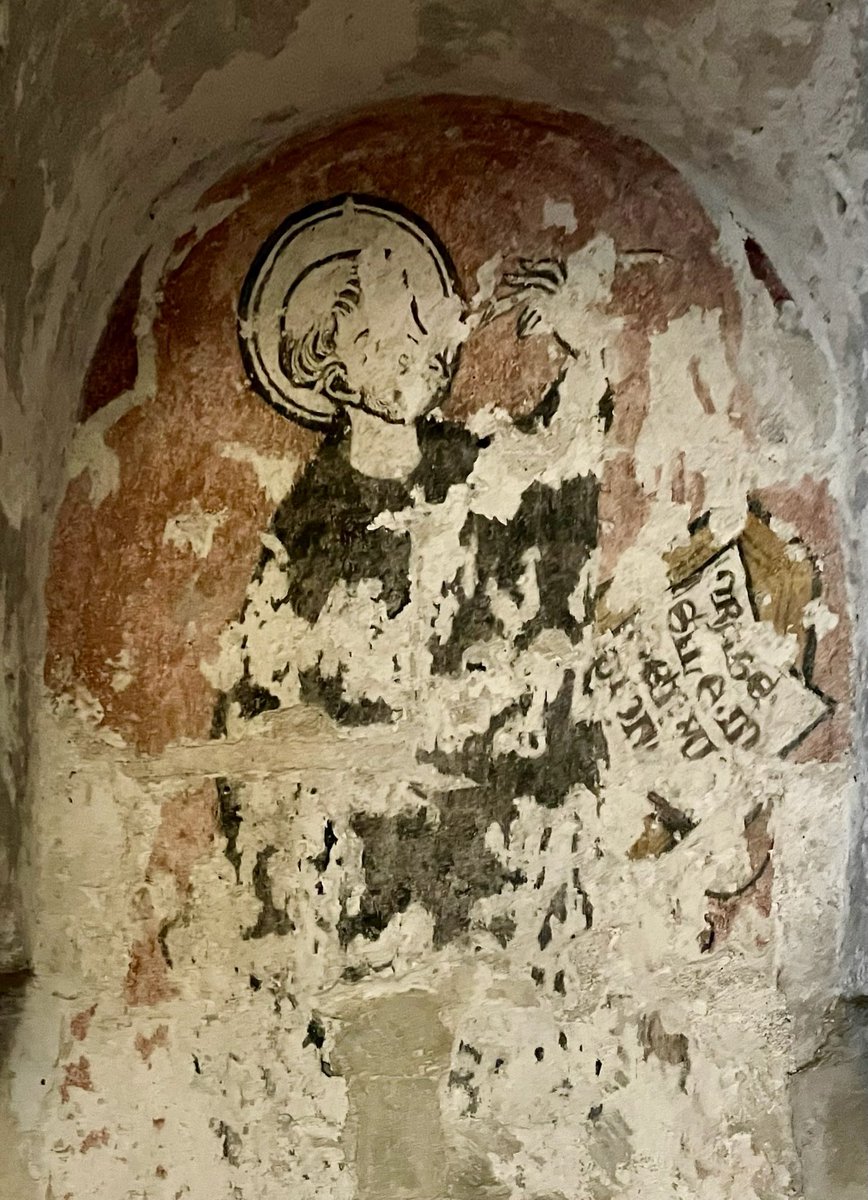 KPW1453's tweet image. Remains of a 13th century wall painting at Winchester Cathedral of a Benedictine monk at his desk. 📷 My own. #WednesdayWallpainting #WinchesterCathedral