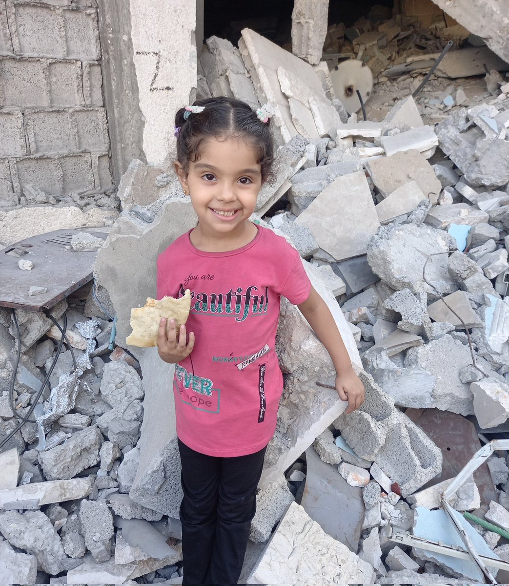 FatemaJarad's tweet image. With small hands and a big heart, my niece holds the bread we received thanks to your generous donations. Thank you to everyone who helped feed us and gave us hope in the toughest times. May God bless you and provide for you abundantly ❤🥺
chuffed.org/project/138955…