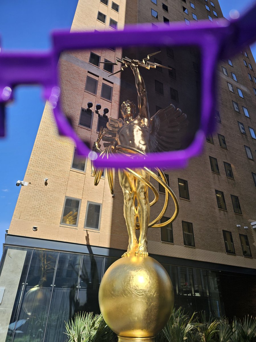 alexcrudie's tweet image. The #RockitGamingGlasses are checking out the sights.
They're a bit jealous of this statue and wanted to be gold, but I told them not to change who they are.