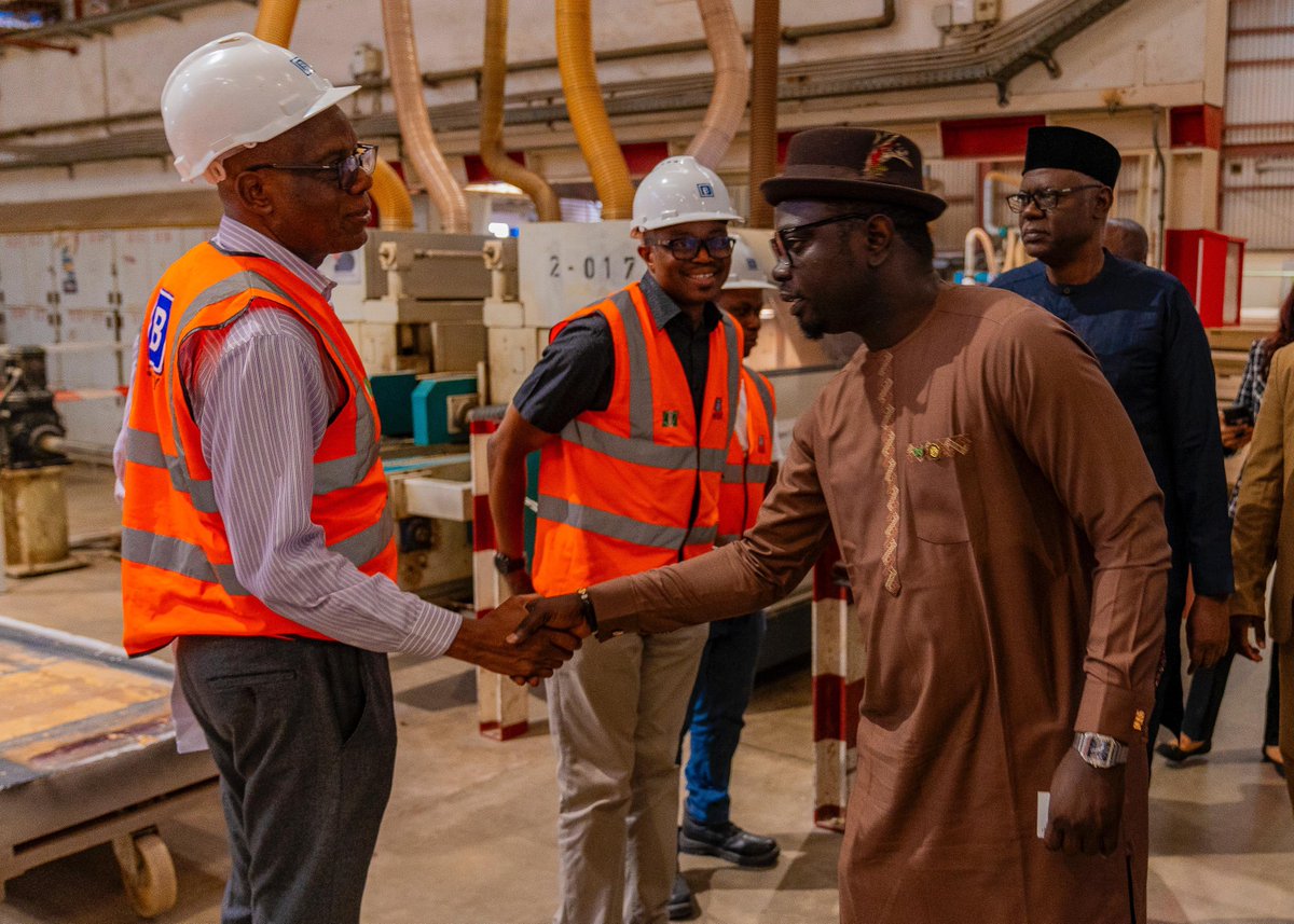 ayowisdom_'s tweet image. Today, I had the pleasure of visiting the Furniture Business Unit (AFP) of Julius Berger Nigeria Plc, following an invitation from the General Manager, Mr. Oliver Cohnen.
I was warmly received by the Assistant General Manager, Mr. Brommer; the Finance Manager, Mr. Jamiu; and the…