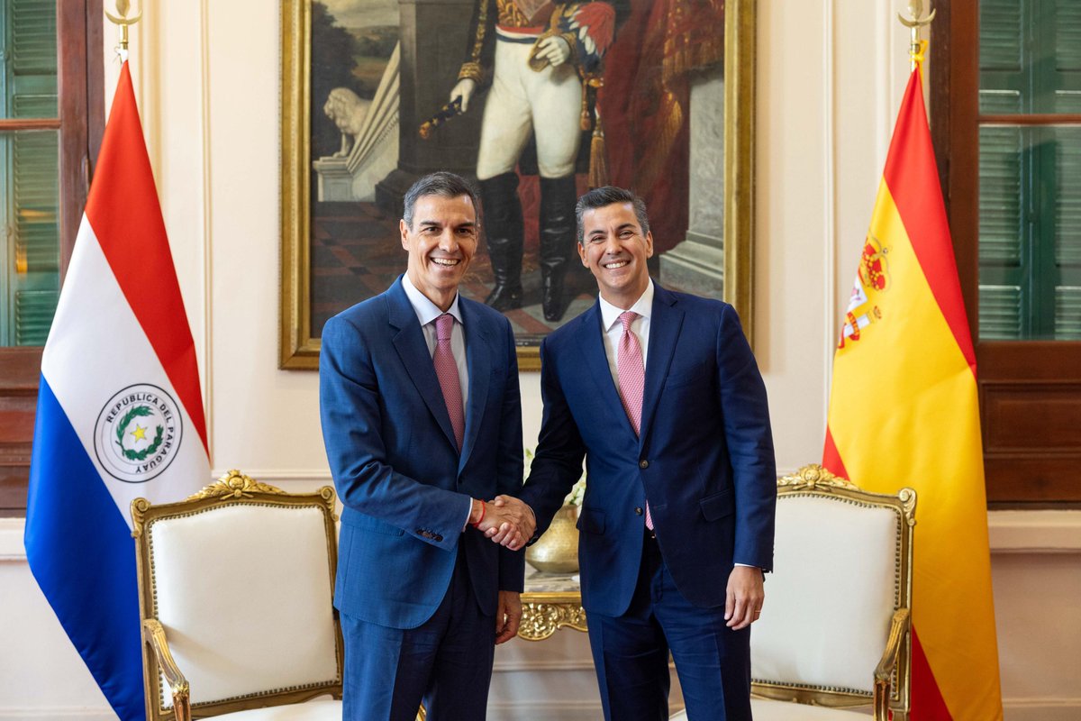 SantiPenap's tweet image. Hoy recibí al presidente Pedro Sánchez en el Palacio de López.
Paraguay y España comparten historia, afecto y una visión de futuro. Seguimos construyendo puentes que abran oportunidades para nuestra gente. 🇵🇾🤝🇪🇸