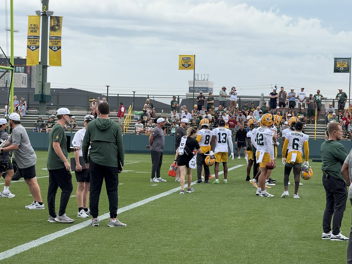 RobDemovsky's tweet photo. That’s Nathaniel Hackett (arms behind back) who is here as a consultant helping with the defense. 

Similar to what Robert Saleh did last year giving the offense a defensive perspective.

First seen by @mattschneidman. No one spots ex-NFL head coaches in GB like Matt. https://t.co/58LAJHpQaM