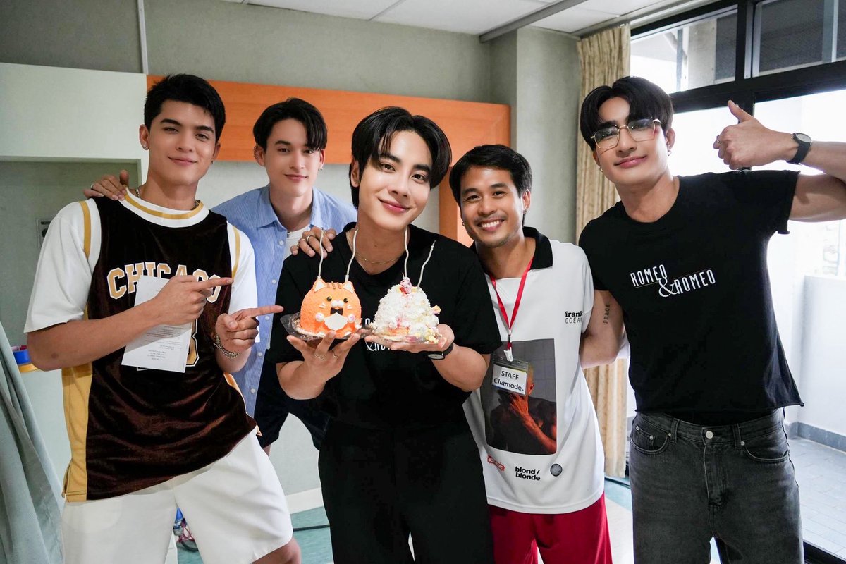 Only Friends : Dream On (@olf_dreamon) on Twitter photo เซอร์ไพรส์เล็กๆ ให้คุณดีนนนนนน 💕
สุขสันต์วันเกิดอีกครั้งน้าา ขอให้มีความสุข และเอนจอยกับสิ่งที่เข้ามานะคะ 🫶🏻🎂
#OnlyFriendsDreamOn #GMMTV
<a href="/Earth_Pirapat/">Earth Pirapat 🌏</a> <a href="/wixxiws/">มซ</a> <a href="/Josswayar/">JWR</a> <a href="/gawincaskey/">Gawin Caskey</a> เซอร์ไพรส์เล็กๆ ให้คุณดีนนนนนน 💕
สุขสันต์วันเกิดอีกครั้งน้าา ขอให้มีความสุข และเอนจอยกับสิ่งที่เข้ามานะคะ 🫶🏻🎂
#OnlyFriendsDreamOn #GMMTV
<a href="/Earth_Pirapat/">Earth Pirapat 🌏</a> <a href="/wixxiws/">มซ</a> <a href="/Josswayar/">JWR</a> <a href="/gawincaskey/">Gawin Caskey</a>