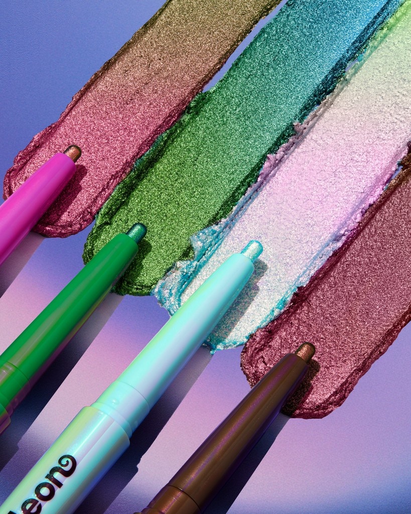 Chameleon Chrome Eyeliners: retractable and long-wearing liners infused with revolutionary light-shifting pigments that shift into new shades and depths with every change in light 🤩⁠
⁠
Shop NOW at wetnwildbeauty.com @walmart @walgreens @target @cvs_pharamacy <a href="/amazon/">Amazon</a>