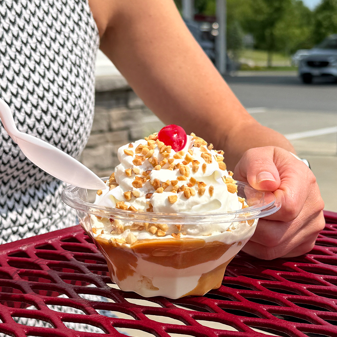 PSA: This is how your email will find me when Peanut Butter Sundaes are on sale 😉🍨 All week, you can save $1 at Stewart's when you dive into a Make Your Own, Hot Fudge, Or Peanut Butter Sundae made with our delicious new Peanut Butter Sauce! Who's in?!