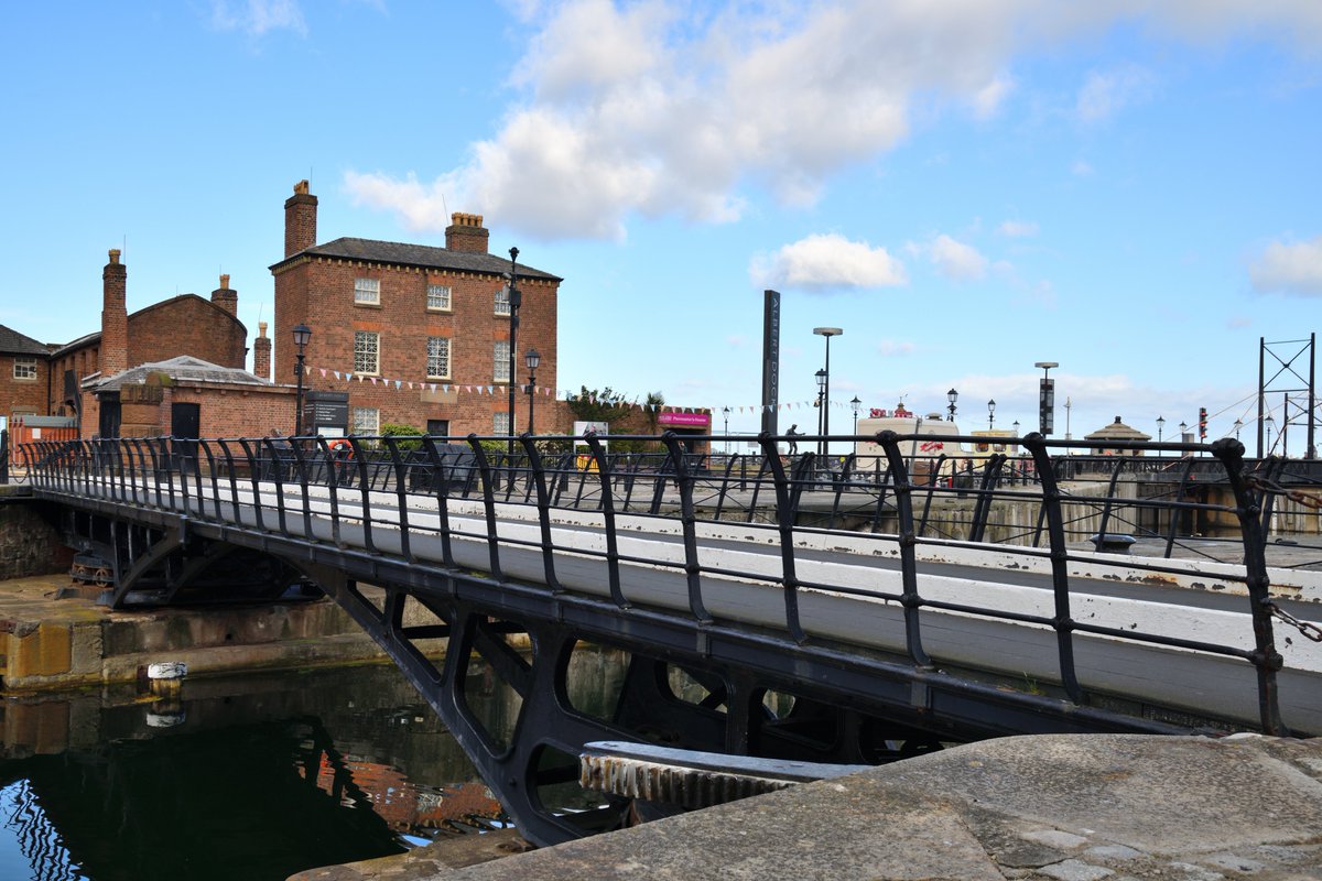 Liverpool1207's tweet image. 23rd July 1984 - Environment Secretary Patrick Jenkin opened the restored 'Hartley Bridge' at Albert Dock.
#HeritageLiverpool