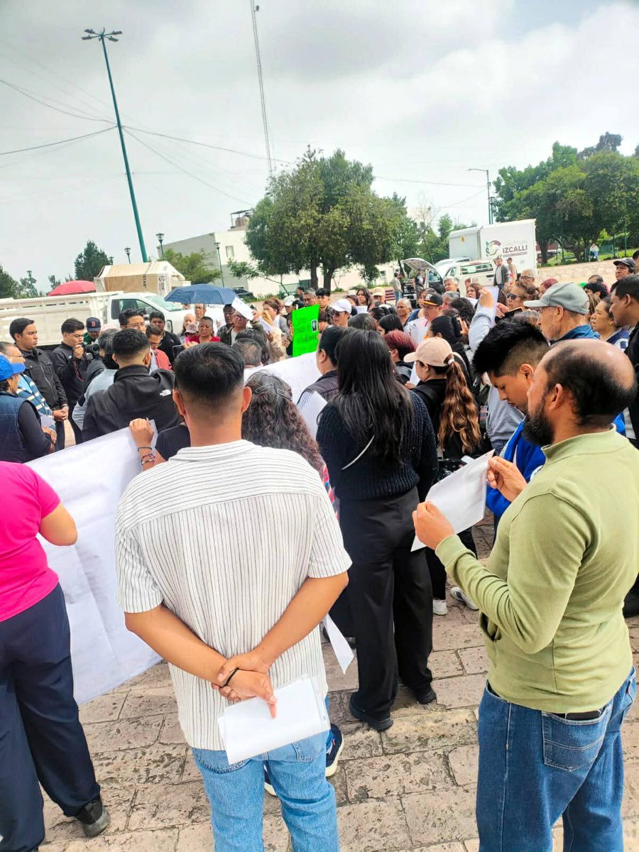 PuntoMedioEdo's tweet photo. 📣👊🏻🤳🏻 Vecinos de #Axotlán y familiares de #AbrilCarranza, se manifiestan en Cuautitlán #Izcalli exigiendo su busqueda a las autoridades.

La chica de 33 años, fue vista por última vez en #PriceShoes de #Perinorte. https://t.co/k9rK9tgctH