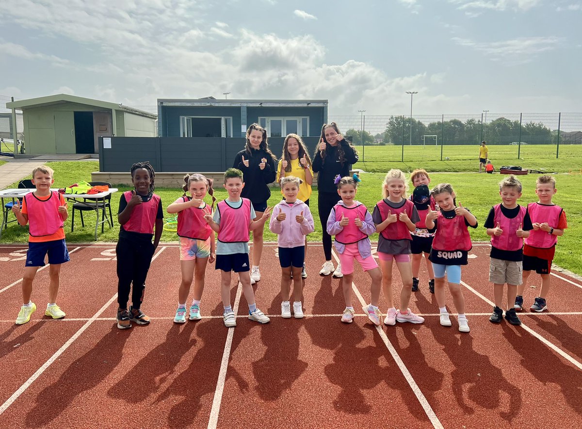 NAathleticsclub's tweet image. Camp No 2 was a blast💥
Crazy hair day✅
Hero day✅
Amazing athletics✅
Fun sport games ✅
Made new pals ✅
Thanks to our
5 coaches
10 leaders
@KALeisure
And of course 50+ athletes each day that made it the best camp yet🤩
@scotathletics @NikkiCaig @KirsteenBrown1