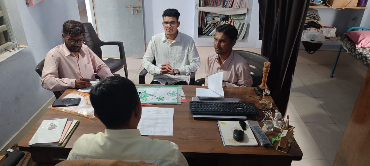 bcdcscdwark's tweet photo. CSC દ્વારકા ના ડિરેક્ટર @DrMatang સાથે GUJCOST અને GEDA સાથે સંયુક્ત કાર્યક્રમોની યોજના અંગે રચનાત્મક બેઠક યોજાઈ. વૈજ્ઞાનિક વૃત્તિ, બૌદ્ધિક મિલ્કત જાગૃતિ અને સ્થાનિક સ્તરે નવીનતા તથા ટકાઉ વિકાસને પ્રોત્સાહન આપવા પર કેન્દ્રિત ચર્ચા."
@InfoGujcost @narottamsahoo @COLLECTORDWK https://t.co/d1DbbXPHsu