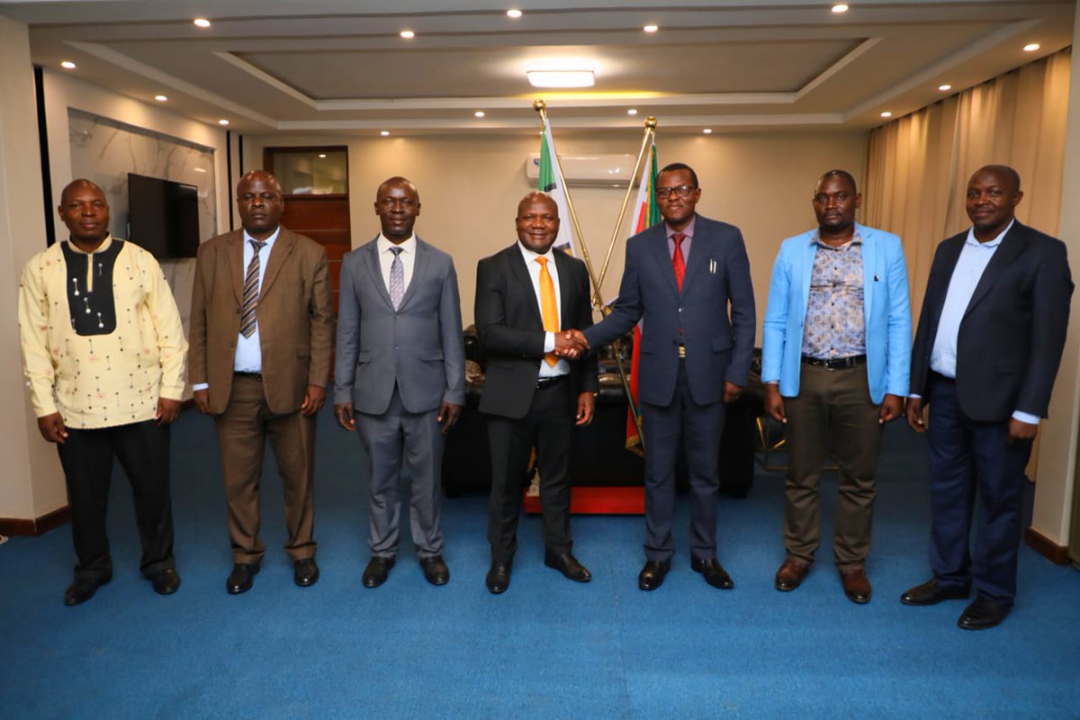 BarasaFernandes's tweet image. Welcomed Rev. Dr. Kenneth Adiara, the General Superintendent of the Pentecostal Assemblies of God Kenya (PAG-K), during a courtesy call to my office this evening. I appreciate the strong and collaborative relationship between the County Government of Kakamega and the Church.