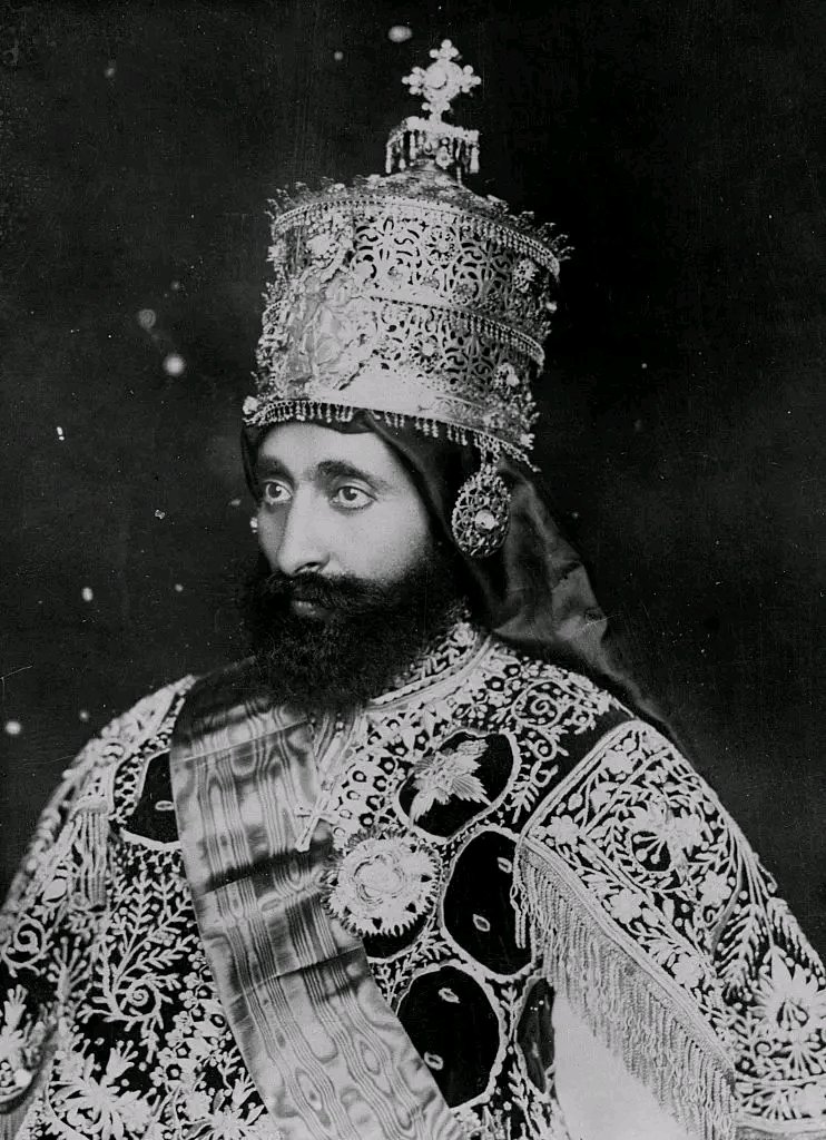 Iya_Livity's tweet image. “Praise ye Jah
Hail di emperor-or-or
Our King of kings
To a fullness
'Ave to express
Jah that always been...”
— Sizzla 🎙