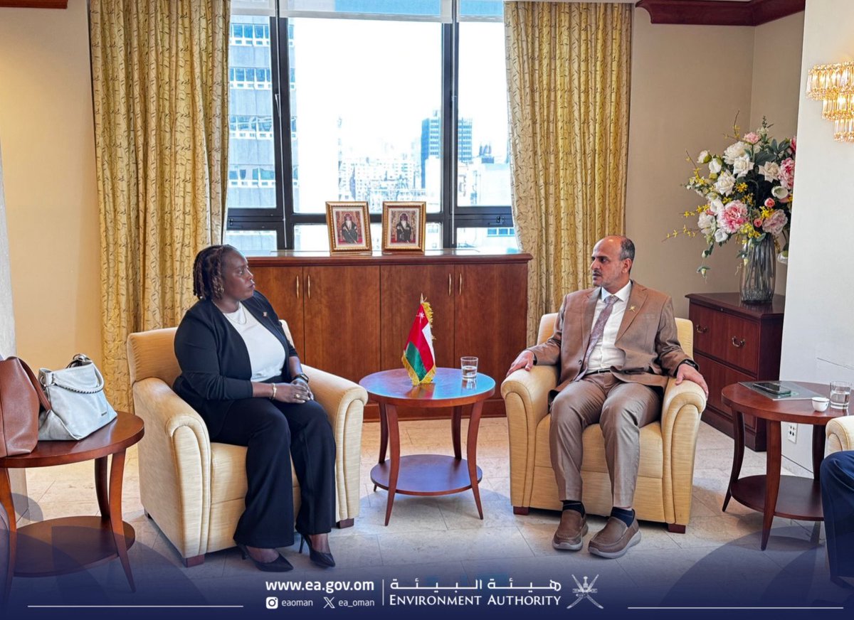 ea_oman's tweet photo. على هامش أعمال المنتدى السياسي رفيع المستوى المعني بالتنمية المستدامة، والمنعقد في مقر الأمم المتحدة في نيويورك، التقى سعادة الدكتور @DrAbdullahAmri رئيس #هيئة_البيئة مع معالي الوزيرة جويل كلارك، مقررة جمعية الأمم المتحدة للبيئة ووزيرة التنمية المستدامة والبيئة والعمل المناخي في سانت كيتس ونيفيس.

جرى خلال اللقاء مناقشة مساهمة دول الكاريبي واهتمامات الدول الجزرية الصغيرة في البيان الرئاسي لـ#يونيا7، بما في ذلك المادة المزمع إدراجها والمتعلقة بتلك الدول.