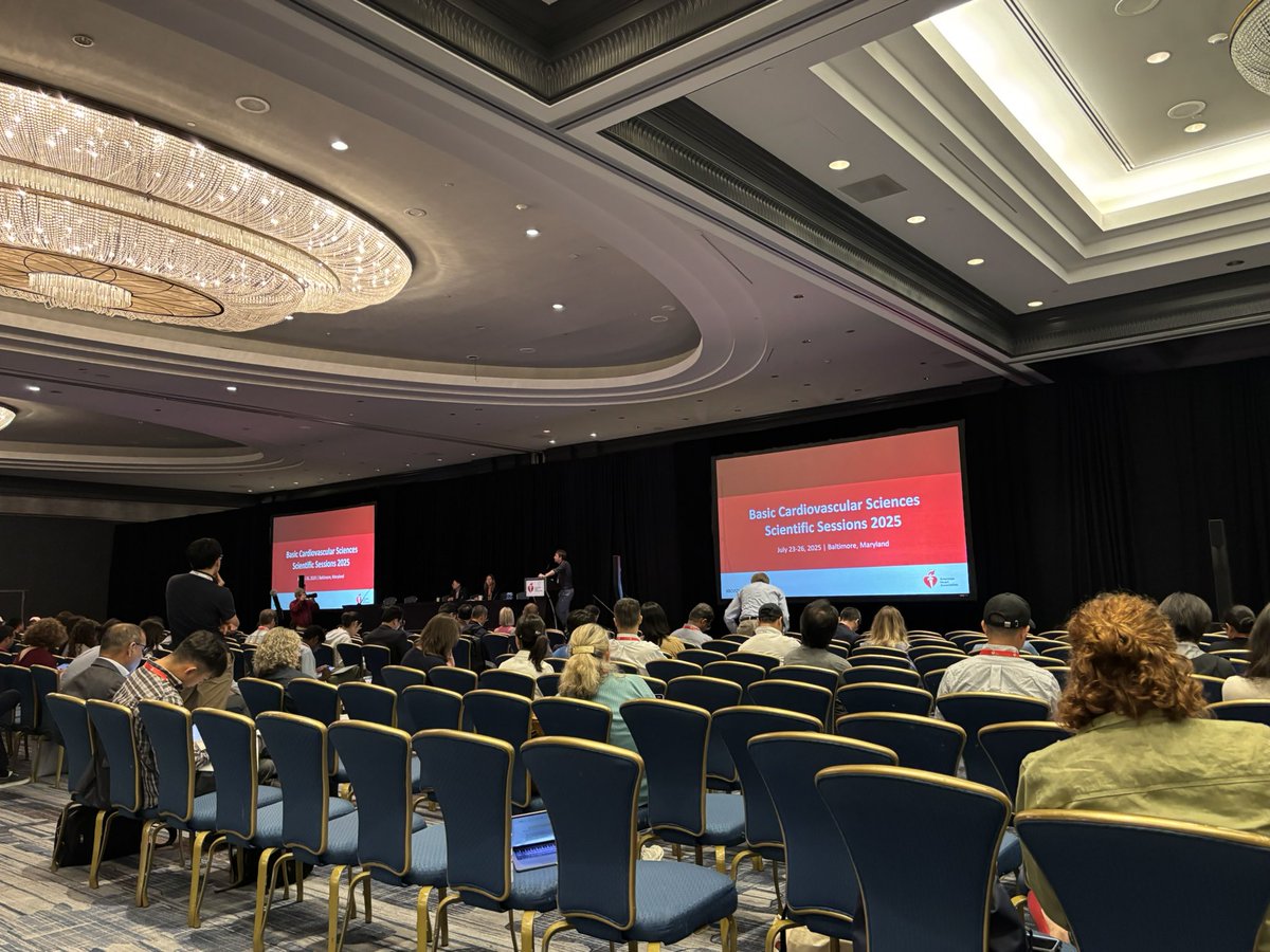 SeanM_Wu's tweet image. Great turnout at AHA #BCVS2025 Early Career Session! The future of basic CV science is bright! Inspiring keynote lecture by David Kass @JohnsHopkinsDOM on his career in science. @StanfordDeptMed @AHAScience @Joseph_C_Wu @StanfordCVI