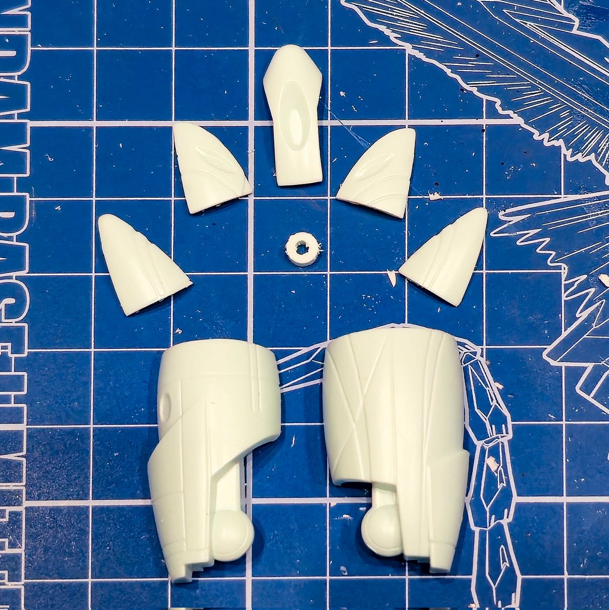 sakyo_ukyo69's tweet image. ターンX
最後の専用パーツを作っていきます♪
右手の先を5分割に切って、パテで肉抜きを埋めて、整えていきます✨
もう何を作りたいかおわかりですよね😁
やはり、ターンX作るからには、これも作らないと♪