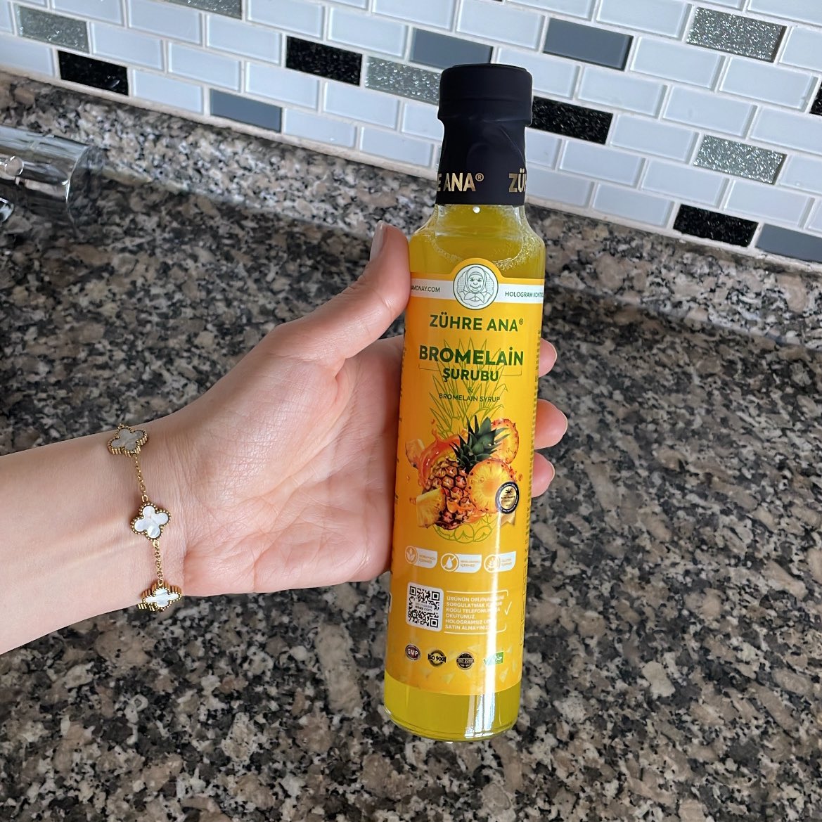 Bir haftadır kullanıyorum. Ne şişlik kaldı ne ödem. Keşke daha önce keşfetseydim.  Bugüne özel 1 alana 1 bedava da var.  #işbirliği 

Link ➡️  ty.gl/xv3snci71o0da