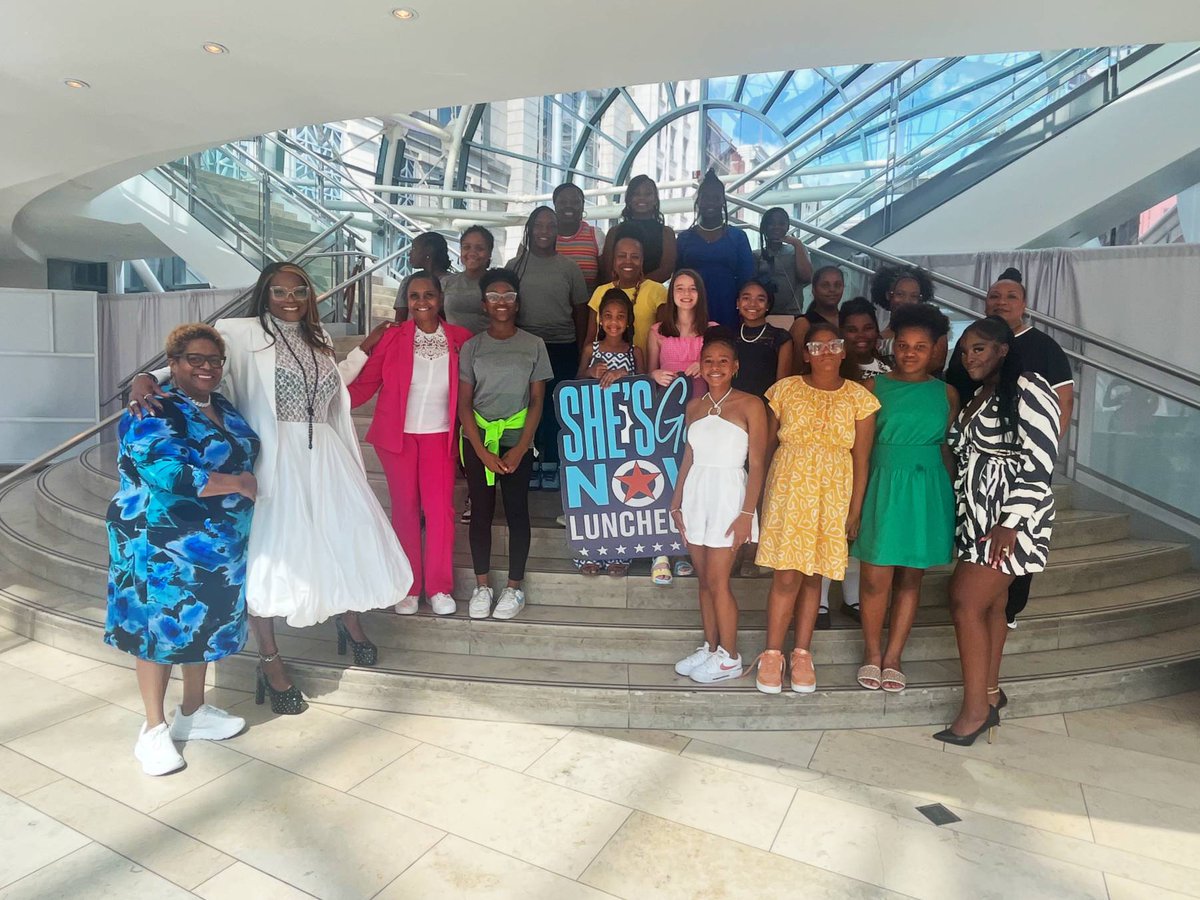 TheMindTrust's tweet image. 🏀 The Mind Trust partnered with The Helpppp Agency at the She's Got NOW Luncheon, a landmark WNBA All-Star Weekend event. Girls from @IndySLL sites at Witherspoon Presbyterian Church, Nanny’s Loving Care, and @RootedIndy attended and met Tamika Catchings and Cheryl Swopes!
