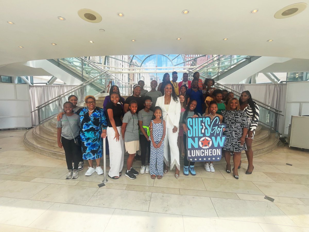 TheMindTrust's tweet image. 🏀 The Mind Trust partnered with The Helpppp Agency at the She's Got NOW Luncheon, a landmark WNBA All-Star Weekend event. Girls from @IndySLL sites at Witherspoon Presbyterian Church, Nanny’s Loving Care, and @RootedIndy attended and met Tamika Catchings and Cheryl Swopes!