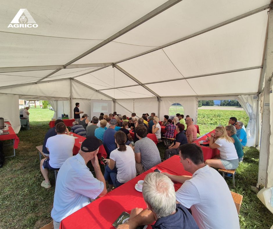 sayagrico's tweet photo. Deze week organiseert onze dochter Interseme in Sloveniรซ open dagen voor telers. Er wordt veel interesse getoond in onze rassen op het demoveld. Onder andere #Rudolph, #Esmee, #Twister, #Levante en #Alouette trekken de aandacht met hun uitstekende eigenschappen. #AgricoPotatoes https://t.co/i3YPEJwWWC