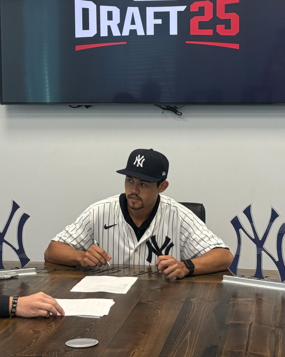 Houston Baseball (@uhcougarbb) on Twitter photo Officially a Yankee ✍️
<a href="/ConnorMcginni20/">Connor Mcginnis</a> signs with the New York Yankees after being drafted in the 10th round of the MLB Draft. Officially a Yankee ✍️
<a href="/ConnorMcginni20/">Connor Mcginnis</a> signs with the New York Yankees after being drafted in the 10th round of the MLB Draft.