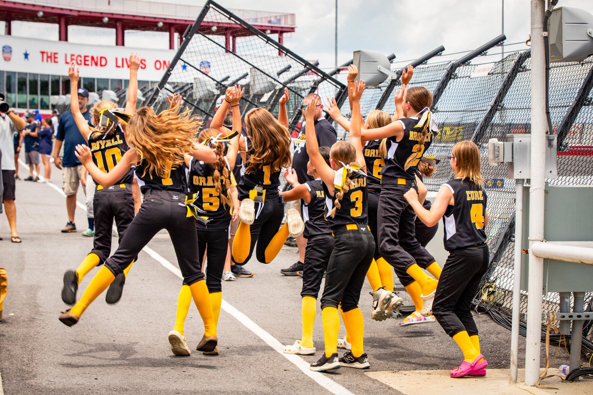NWBSpeedway's tweet image. Small-town softball. Big-time stage. 🥎
Scenes from the Tar Heel League Regional Softball Championship Opening Ceremonies.