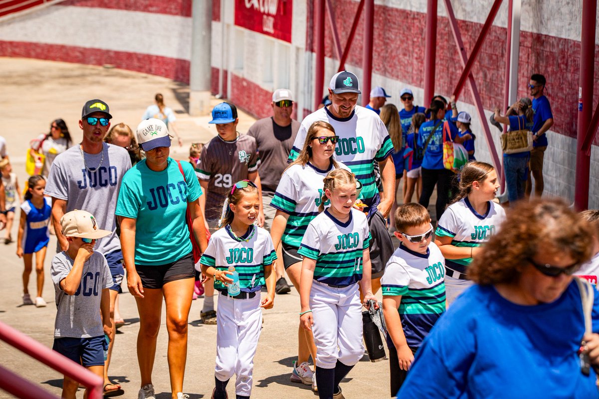 NWBSpeedway's tweet image. Small-town softball. Big-time stage. 🥎
Scenes from the Tar Heel League Regional Softball Championship Opening Ceremonies.