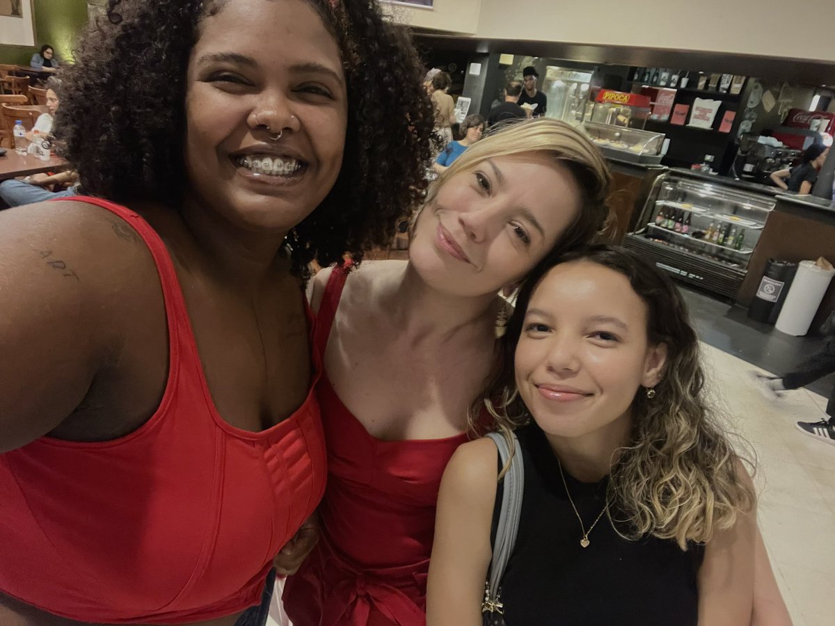 capshawxxx's tweet image. já passamos muito perrengue juntas pra ver natalia lage, agora estou ansiosa pro nosso perrengue pela gaga. Te amo muito, irmã. 🤍 @hyatwelI