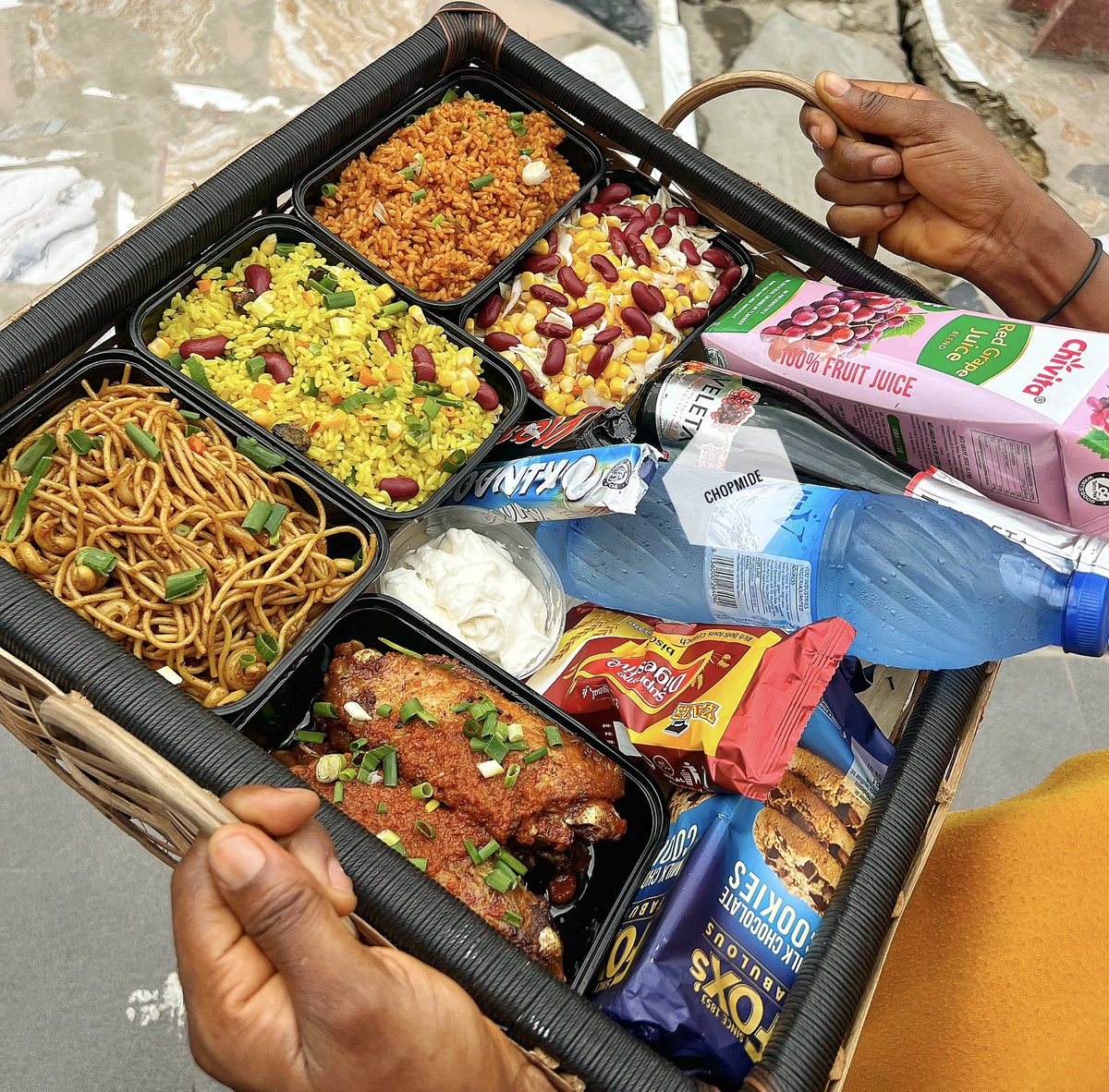 imole__olorun's tweet image. Can you finish this tray alone ?