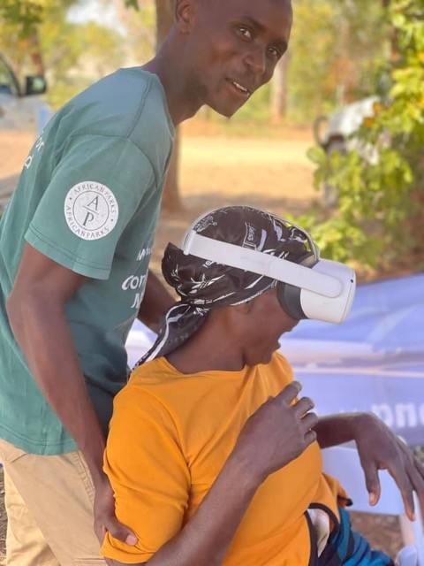 AfricanParks's tweet image. Even better than the real thing.
Despite living on the fringes of Matusadona National Park in Zimbabwe, many local people have only had limited exposure to wildlife – and these experiences have not always been positive. The Virtual Reality (VR) headsets being introduced by the…