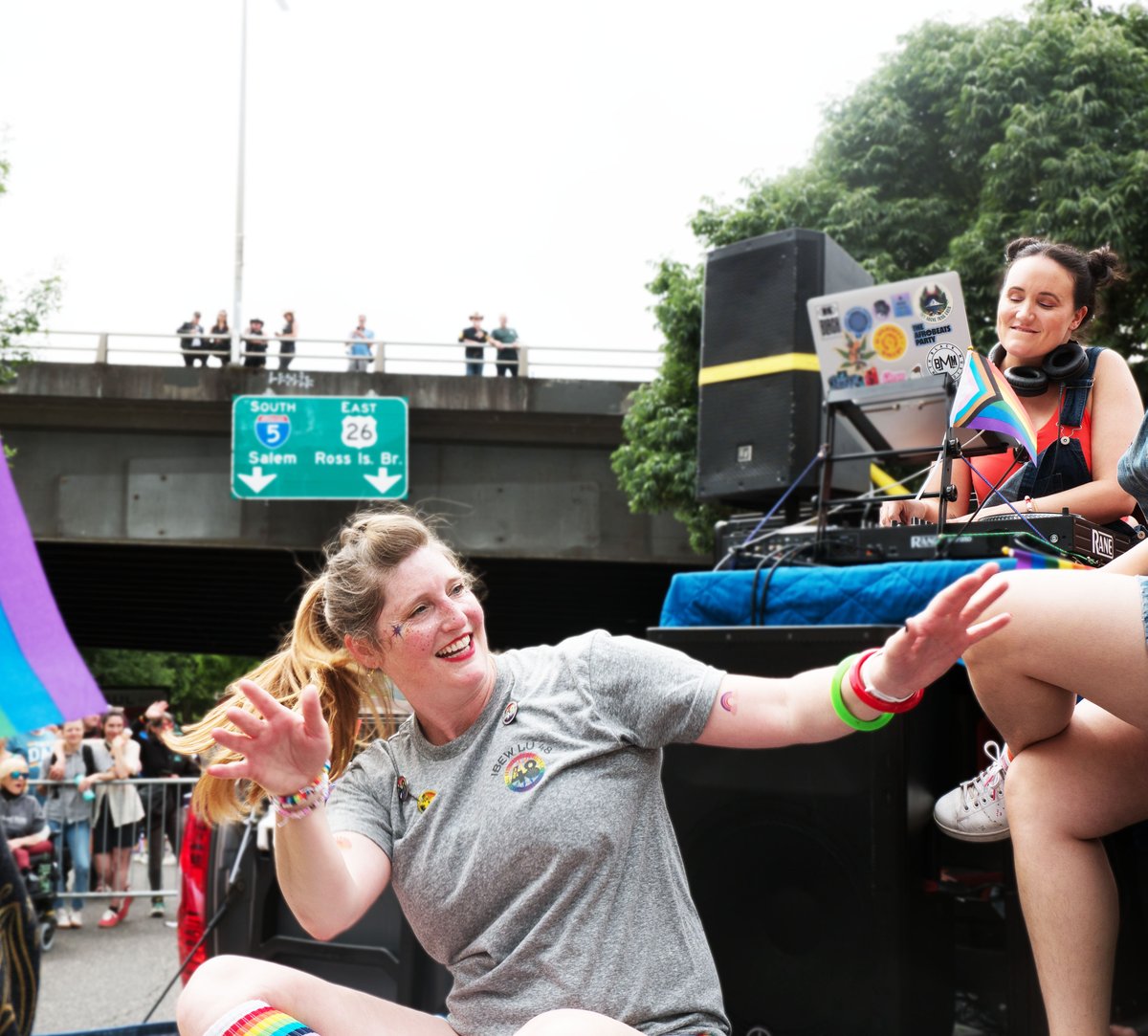 OregonAFLCIO's tweet image. Queer joy is resistance!
When Oregon Labor shows up to fight for workers, it’s always a party!
#OregonLaborPride #PortlandPride #QueerJoy #Resistance #Solidarity