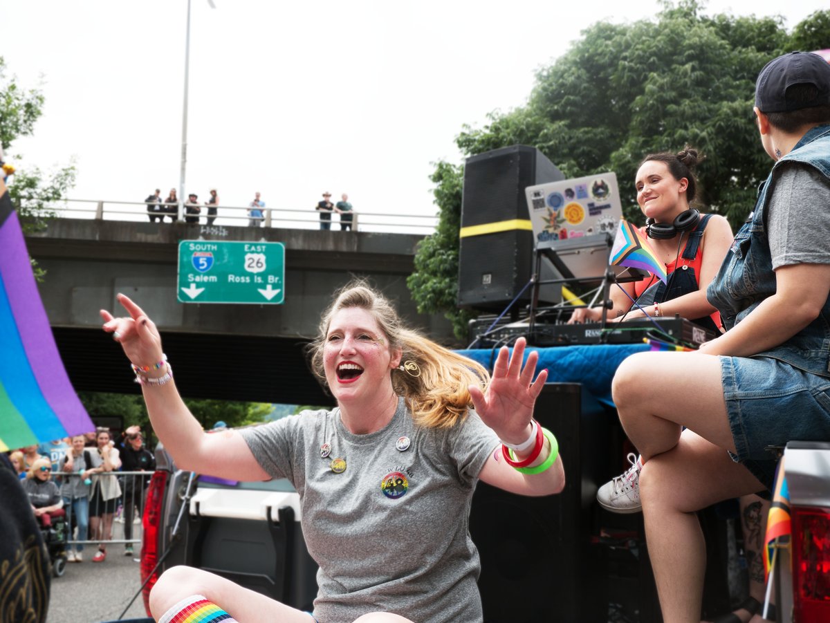 OregonAFLCIO's tweet image. Queer joy is resistance!
When Oregon Labor shows up to fight for workers, it’s always a party!
#OregonLaborPride #PortlandPride #QueerJoy #Resistance #Solidarity