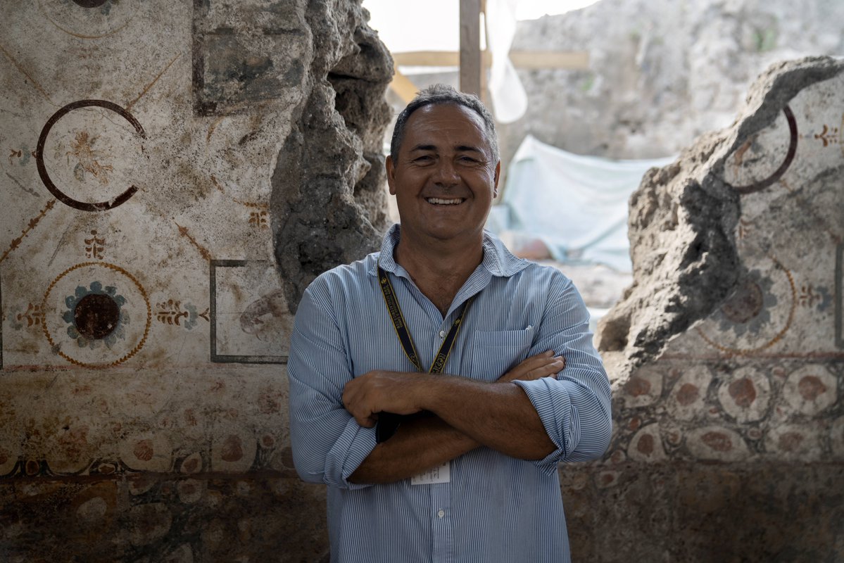 Journey through the past and into the present with tonight's documentaries! 🏛️

Walking with Dinosaurs: The Journey North at 8PM
Human Footprint: Dammed if You Do at 9PM
Pompeii: The New Dig encore at 10PM