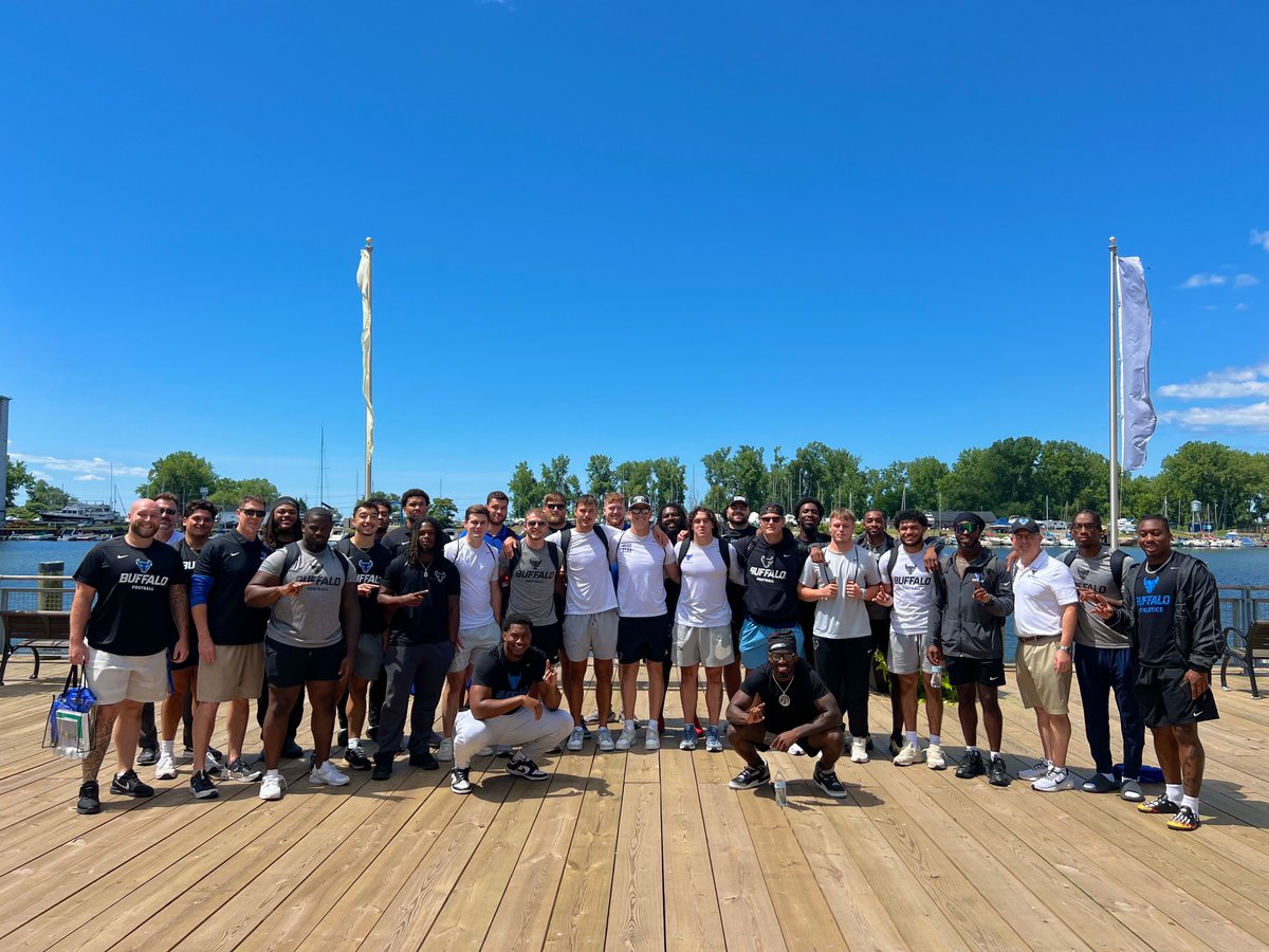 BufWaterfront's tweet image. Shoutout to @UBFootball for spending the day with us at Canalside yesterday!
It was a great day to soak up the sun and explore all that Canalside has to offer. Horns up! 💙