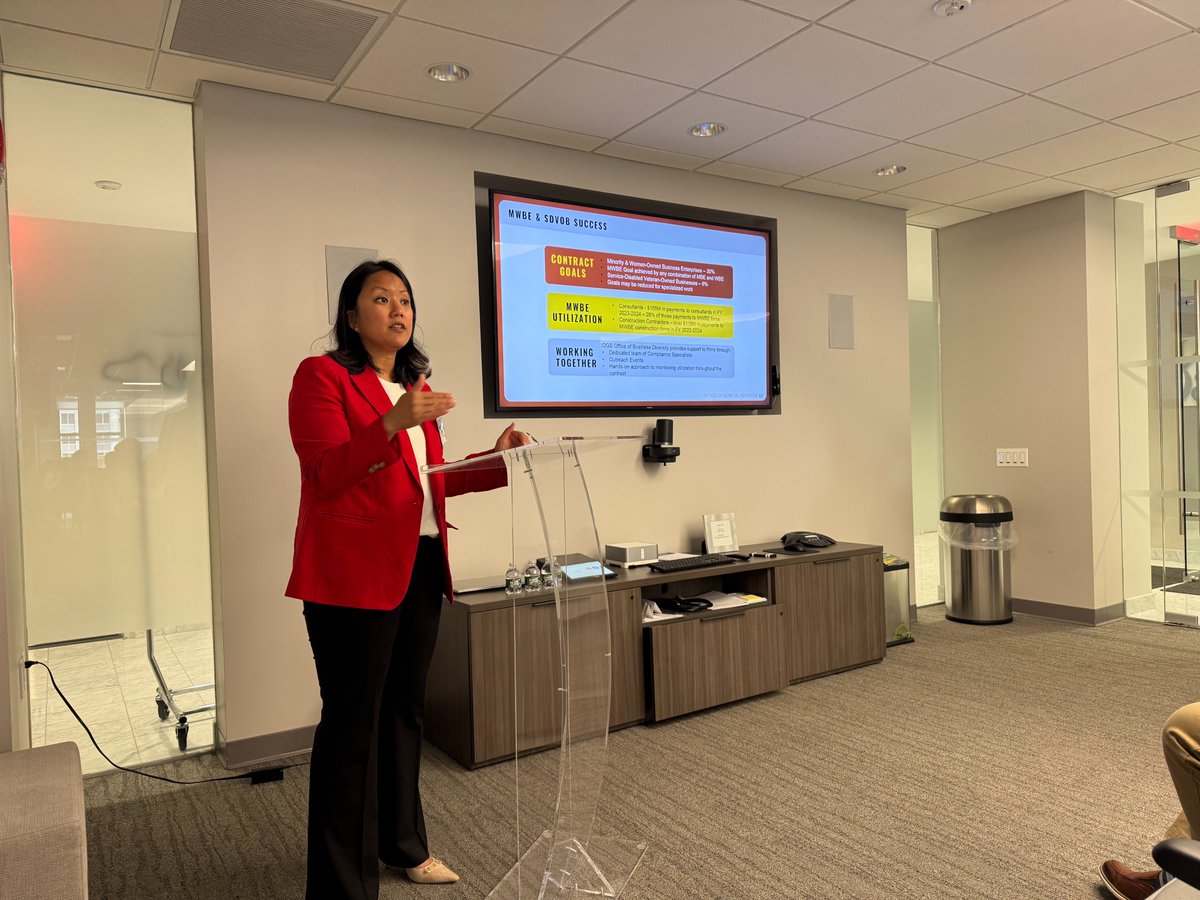 NYS_OGS's tweet image. OGS Commissioner @JeanetteMoy was at the New York Building Congress to share details on how @GovKathyHochul's FY 2026 budget supports business development, infrastructure investments, and affordability in New York State. Thank you, @bdgcongress, for hosting us!