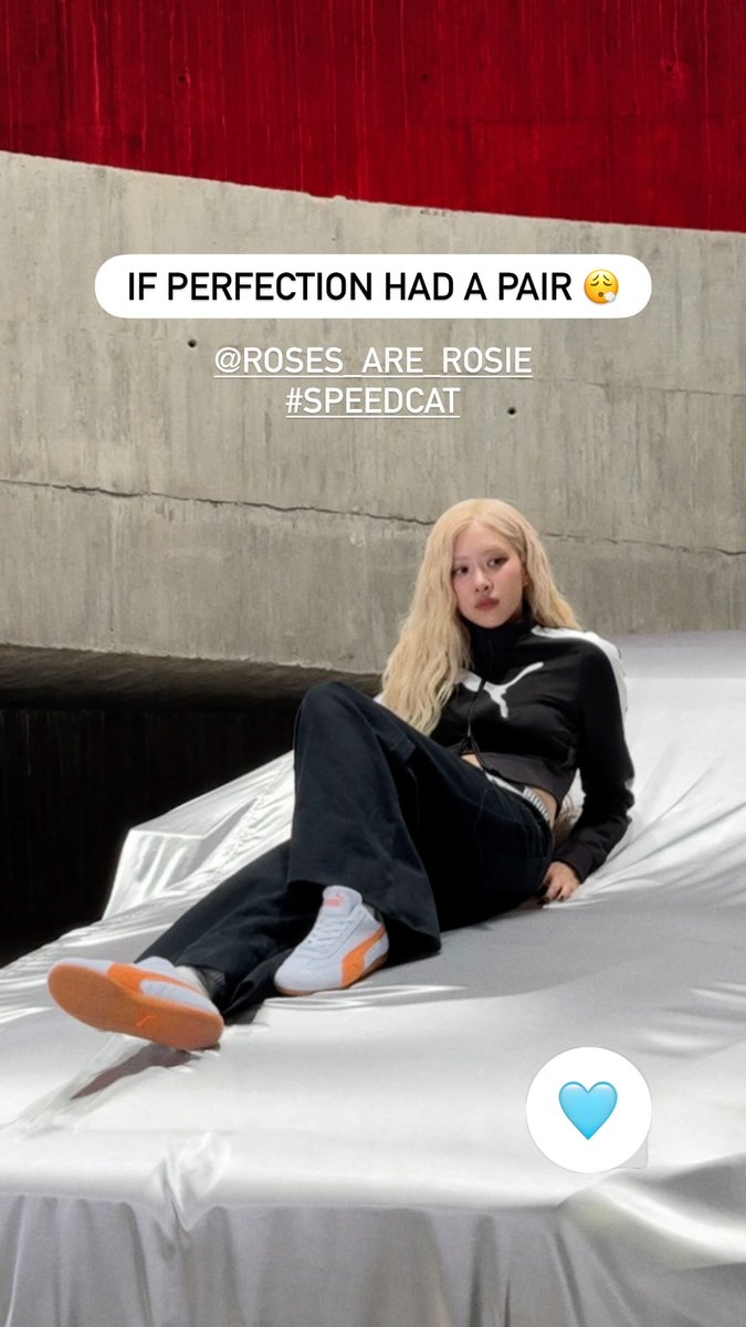 CHAESE97_'s tweet image. Behind the scenes of #ROSÉ’s shoot for Puma
Filmed back in February at Desguaces La Torre in Madrid, Spain