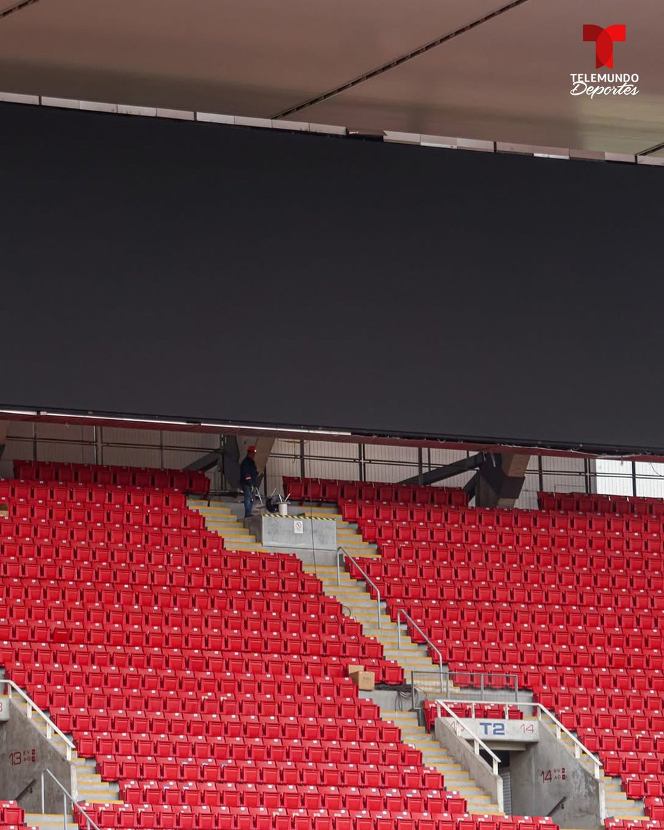 TelemundoSports's tweet image. ¡Así luce el nuevo pasto del Estadio Akron! 🌱
🏟️ ⚽ La casa de Chivas está casi lista para su debut como local en el Apertura 2025.
¿Estás listo para ver al Rebaño en su nueva casa?👀
📺 Este sábado no te pierdas el Chivas vs San Luis a las 7 pm ET / 4 pm PT por Telemundo.…