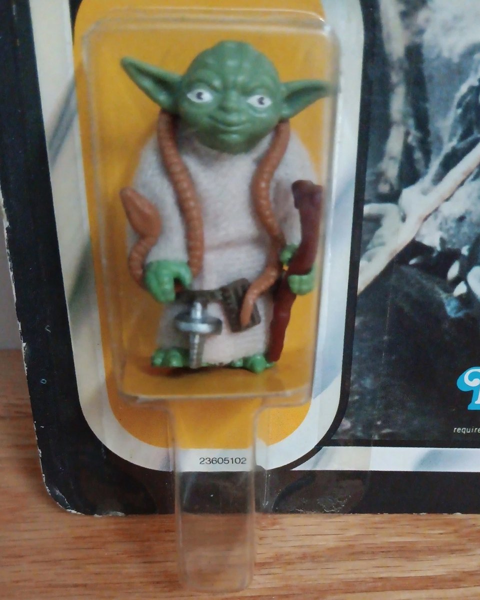PadawanCollects's tweet image. Yoda was released in 1981 on the second wave of the 32 Back Empire Strikes Back cards. It was not released in 1980 on the first wave in order not to spoil what Yoda looked like to people who hadn’t seen the movie. Shown: 1982 48A Back
#actionfigures