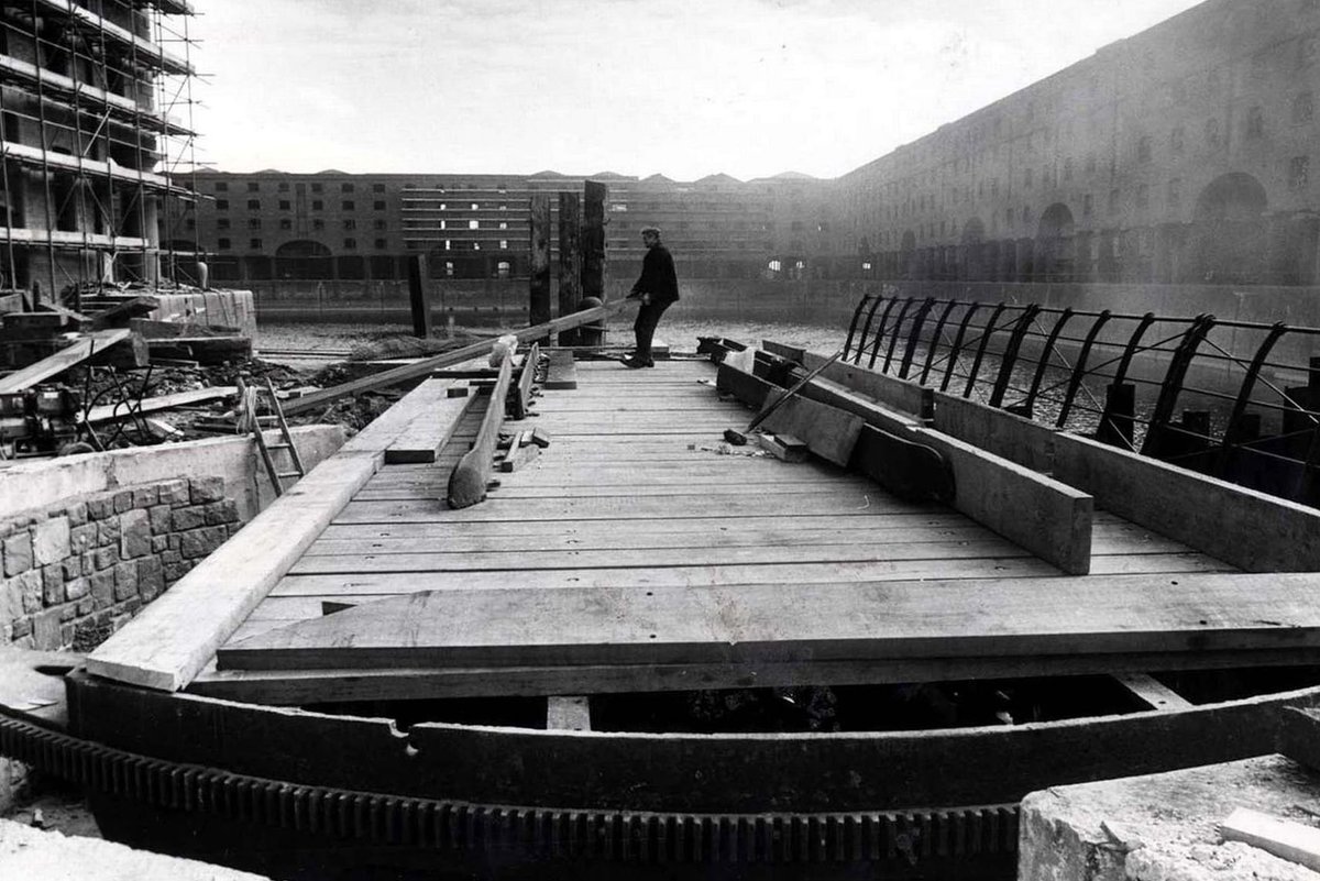 Liverpool1207's tweet image. 23rd July 1984 - Environment Secretary Patrick Jenkin opened the restored 'Hartley Bridge' at Albert Dock.
#HeritageLiverpool