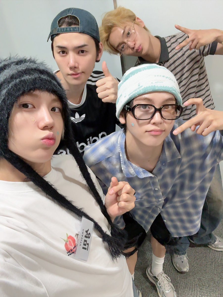 [📸] 250724
MBC FM4U #친한친구이현입니다
⠀
#CRAVITY #크래비티
#민희 #형준 #태영 #성민
#DaretoCrave
#SETNETG0?! #SETNETGO #셋넷고