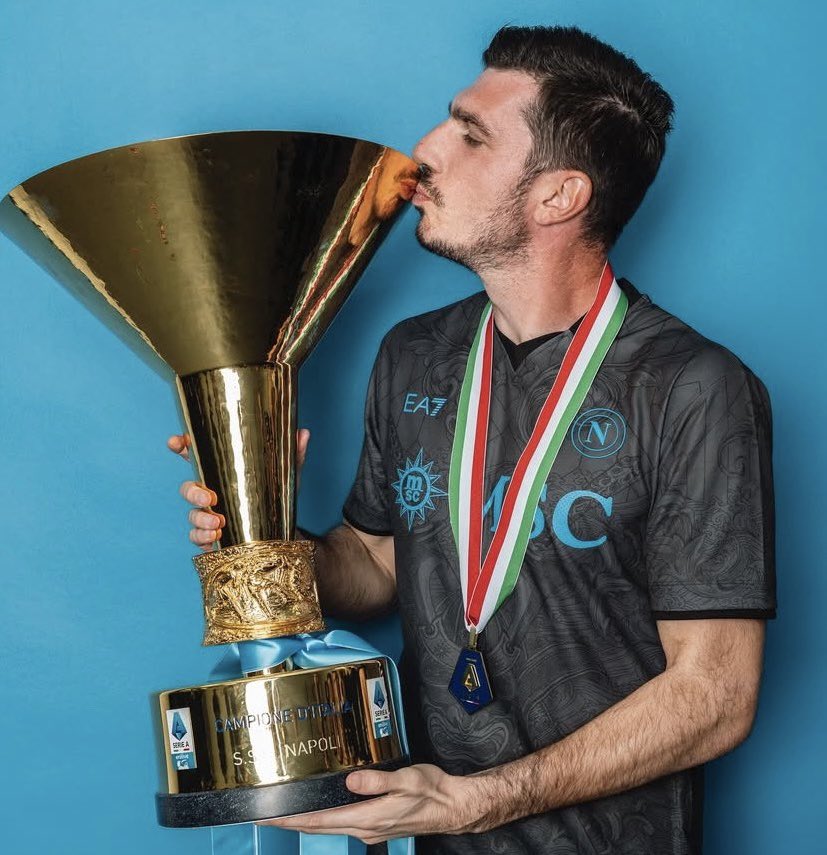 francGuerrieri's tweet photo. Simone #Scuffet ha firmato un contratto di tre anni con il #Pisa fino al 2028 🧤⚫️🔵
#calciomercato https://t.co/1OLWtP7b0x
