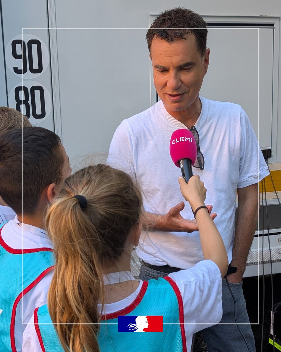 LeCLEMI's tweet image. 🚴 En piste sur le Tour de France !
Des élèves de Auch et Toulouse se sont mis dans la peau de reporters pour couvrir @LeTour de France.
Interviews, plateaux télé, coulisses, reportages en direct des étapes des 16 et 17 juillet : une immersion totale !
🔗clemi.fr/actualite/des-…