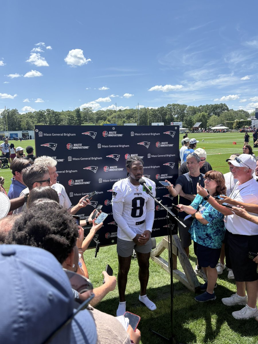 mikekadlick's tweet image. WR Stefon Diggs draws a large crowd.
Says he’s “super” excited to be back playing football after an eight month recovery from ACL surgery.