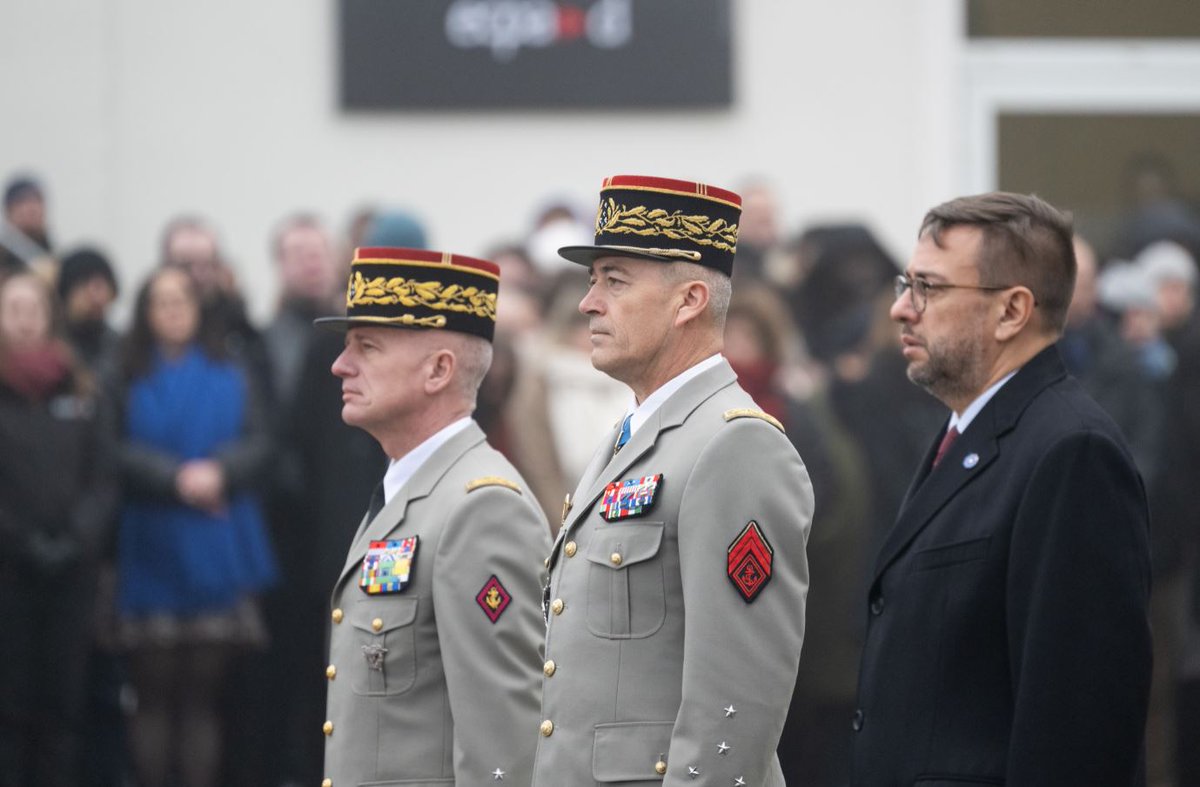 ecpa_d's tweet image. [Départ du général Thierry Burkhard, chef d’état-major des armées]
Alors que le général Thierry Burkhard quitte ses fonctions, l’ECPAD tient à saluer un chef militaire à la vision claire et résolument moderne.
Tout au long de son mandat, il a été un soutien actif de l’ECPAD et…
